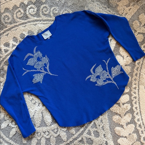 Liv Milano Sweaters - 🌲❤️Liv Milano Blue Crew Neck Sweater with Silver/White Floral Design, Holiday